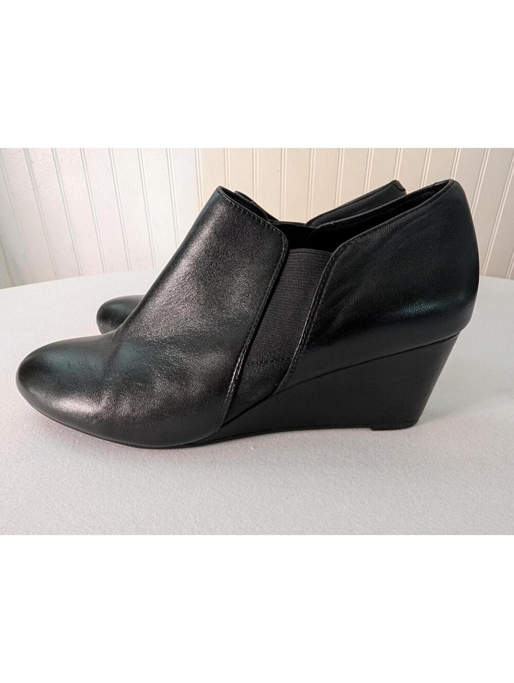Vionic Black Leather Wedge Ankle Booties Size 9.5